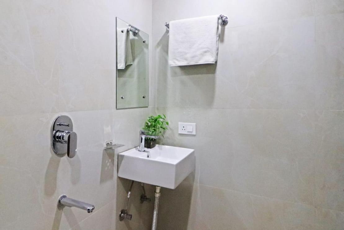 Hotel Vijaydeep Place Near Delhi Airport Új-Delhi Kültér fotó